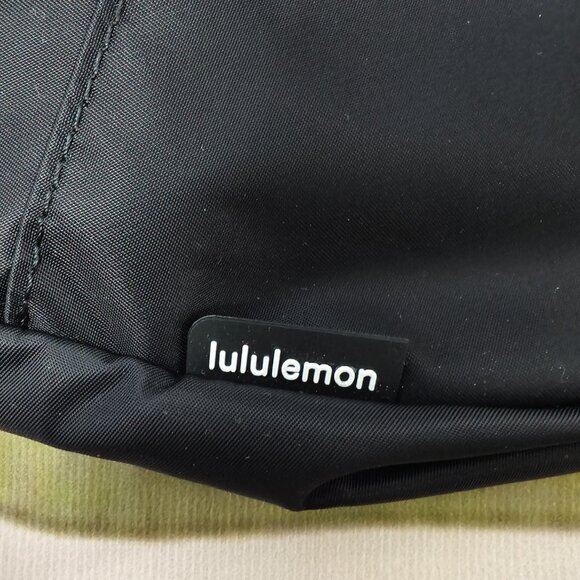 💕Lululemon All Night Festival Bag 5L - Black w/ Gold Hardware Crossbody Sling - Picture 5 of 7